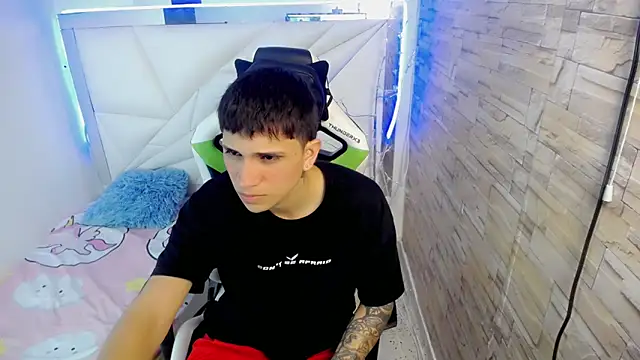 Brayan lopezz online show from January 2025 01:08:01 PM