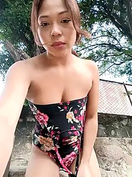 sweet outdoor charm online show from December 2024 08:58:02 PM