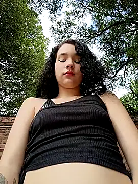 sweet outdoor charm online show from November 2025 07:35:02 PM