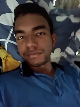 Reynold2608 online show from November 2025 04:32:02 PM