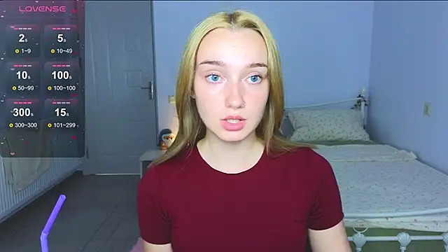 Snapshot of Wild_Sophie_ chatting on October 2025 06:18:02 PM Wild Sophie online show from October 2025 06:18:02 PM