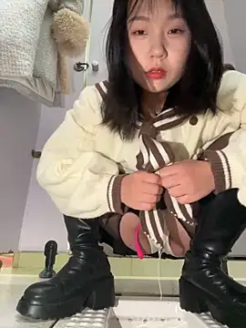 Snapshot of Xixi-Gala chatting on December 2024 05:05:02 AM Xixi-Gala online show from December 2024 05:05:02 AM