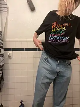 tallnerdyguy online show from October 2025 09:59:01 PM