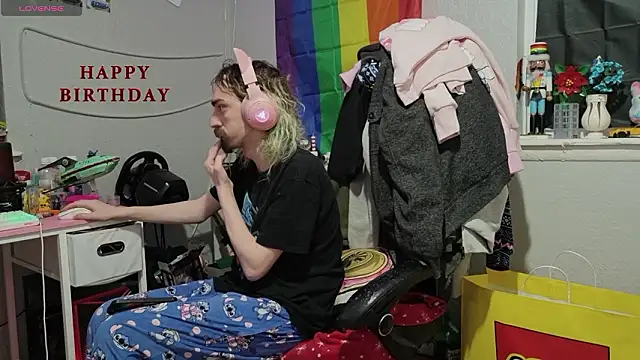 tallnerdyguy online show from February 2026 01:10:02 AM