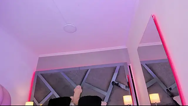 AmberiniHoffman online show from February 2025 12:04:02 PM