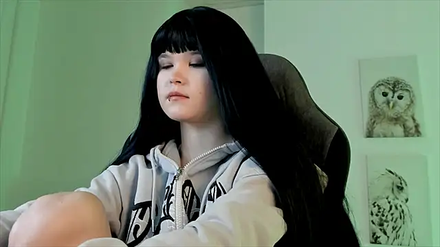 Elainebeness online show from December 2024 04:26:01 PM