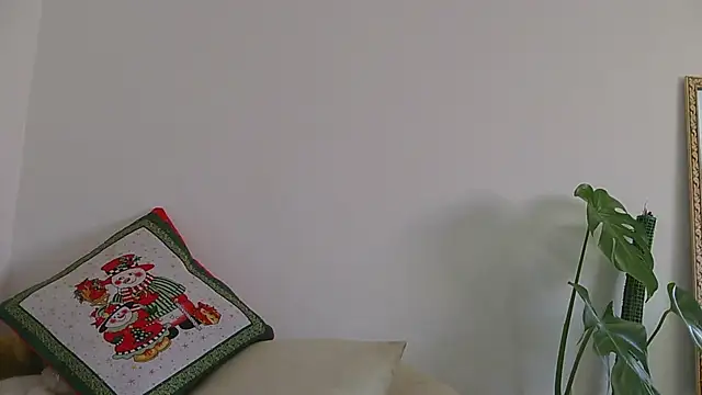 Snapshot of Miss_oliviaa chatting on December 2024 02:31:02 PM Miss oliviaa online show from December 2024 02:31:02 PM