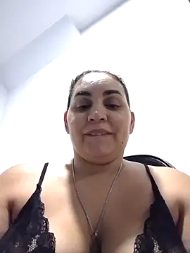 Snapshot of MirandaSoto chatting on January 2025 04:02:01 AM MirandaSoto online show from January 2025 04:02:01 AM