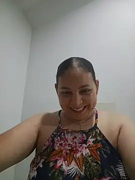 Snapshot of MirandaSoto chatting on June 2026 04:15:02 AM MirandaSoto online show from June 2026 04:15:02 AM