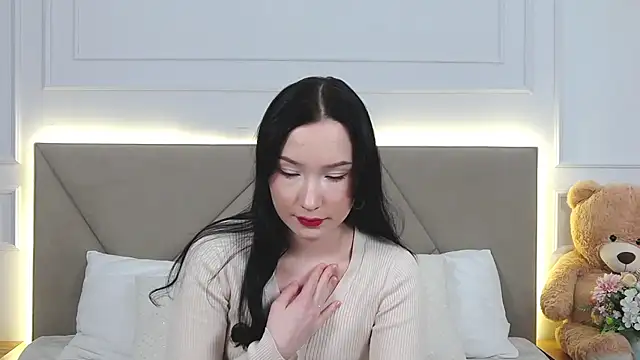 LeilaLow online show from December 2024 03:06:01 PM