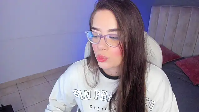 Snapshot of Charlotte_Olsen_ chatting on February 2025 12:43:02 PM Charlotte Olsen online show from February 2025 12:43:02 PM