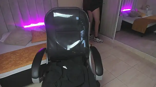 Charlotte Olsen  online show from April 2026 07:36:01 PM