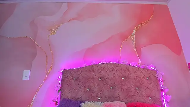 Snapshot of Bella__sweet chatting on January 2025 06:38:02 PM Bella sweet online show from January 2025 06:38:02 PM