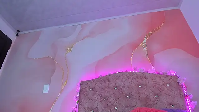 Snapshot of Bella__sweet chatting on January 2025 06:52:01 PM Bella sweet online show from January 2025 06:52:01 PM