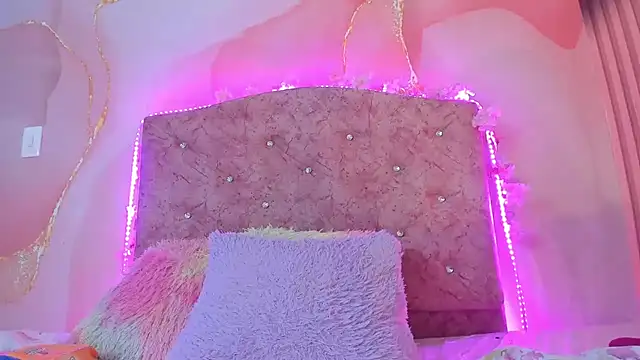 Snapshot of Bella__sweet chatting on March 2025 12:45:01 AM Bella sweet online show from March 2025 12:45:01 AM