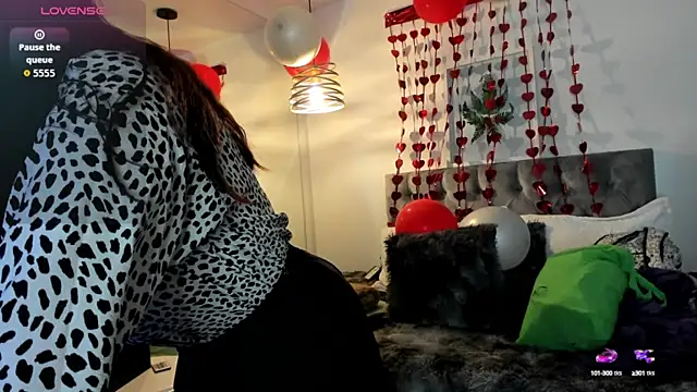 Nami sunny online show from September 2025 07:47:01 PM