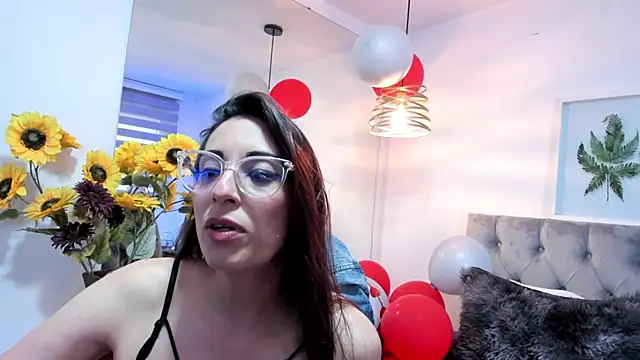 Nami sunny online show from September 2025 07:48:02 PM