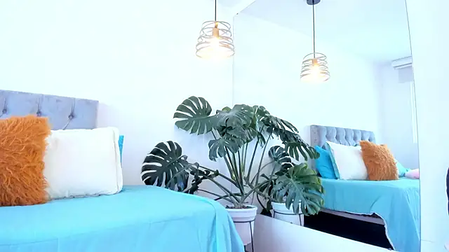 Nami sunny online show from December 2025 07:00:01 PM