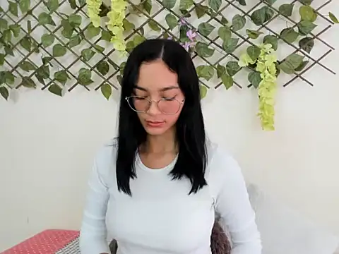 ASIAM BRUNET online show from October 2025 02:25:02 PM