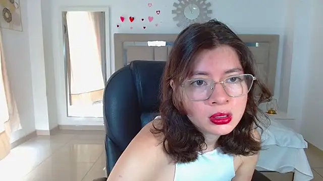 zoecruzz online show from September 2025 02:00:01 PM