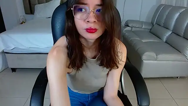 zoecruzz online show from February 2026 02:23:02 PM