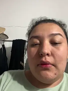 Snapshot of cutiepeach chatting on October 2025 01:03:02 AM cutiepeach online show from October 2025 01:03:02 AM