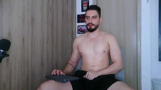 Snapshot of Aaron_kwok28 chatting on October 2025 11:05:02 PM Aaron kwok28 online show from October 2025 11:05:02 PM