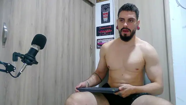 Snapshot of Aaron_kwok28 chatting on November 2025 01:16:02 AM Aaron kwok28 online show from November 2025 01:16:02 AM