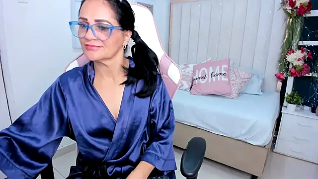 margot smith  online show from September 2025 12:21:01 PM