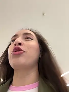 Holly Play online show from September 2025 07:12:02 AM