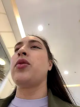 Holly Play online show from September 2025 10:19:01 AM