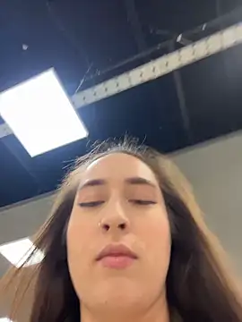 Holly Play online show from October 2025 09:13:01 AM