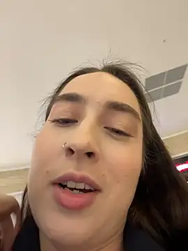 Holly Play online show from November 2025 12:05:02 PM