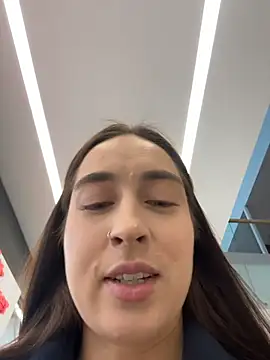 Holly Play online show from November 2025 12:06:01 PM