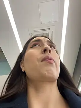 Holly Play online show from January 2026 12:09:02 PM