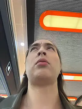 Holly Play online show from April 2026 11:05:01 AM