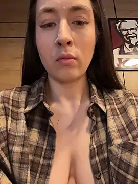 Holly Play online show from June 2026 10:04:01 AM
