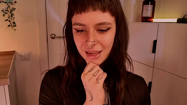 MichaellaMoon online show from April 2026 07:27:01 PM