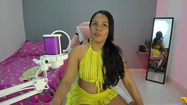 Snapshot of nicol_jone1 chatting on January 2025 03:05:02 AM nicol jone1 online show from January 2025 03:05:02 AM