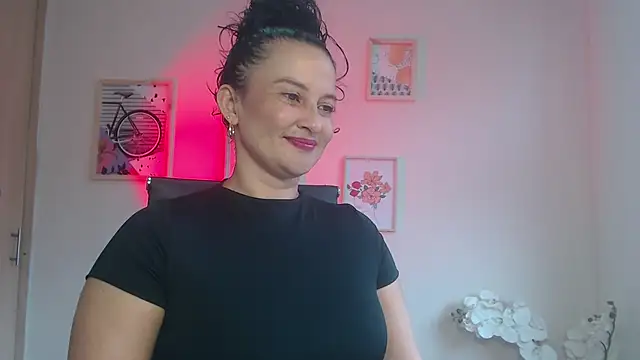 lucy diiaz online show from February 2025 06:59:01 PM