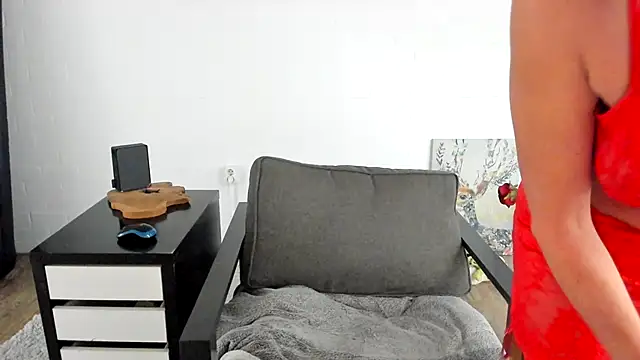 MendiPetite online show from October 2025 08:48:01 AM