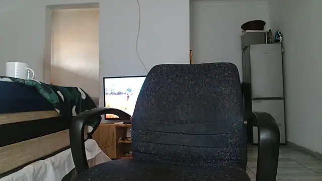 Snapshot of Hugetittiesxx2 chatting on October 2025 05:24:01 AM Hugetittiesxx2 online show from October 2025 05:24:01 AM