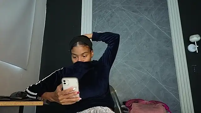 Snapshot of YummyDuooo chatting on October 2025 12:11:01 PM YummyDuooo online show from October 2025 12:11:01 PM