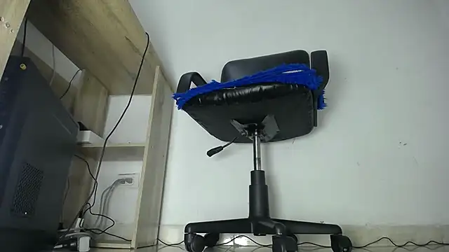 Snapshot of aprhillove chatting on February 2025 10:52:02 PM aprhillove online show from February 2025 10:52:02 PM