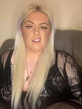 Snapshot of Blondiee3088 chatting on December 2024 10:18:02 PM Blondiee3088 online show from December 2024 10:18:02 PM