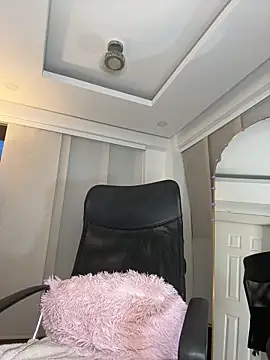 nicollefiorett online show from March 2026 11:10:01 PM