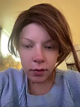 EllaSnow online show from April 2026 08:43:01 PM