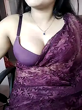 Snapshot of karishma chatting on January 2025 07:10:01 AM karishma online show from January 2025 07:10:01 AM