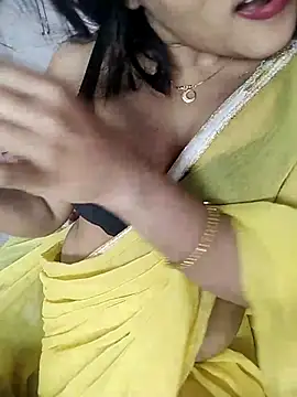 Snapshot of karishma chatting on February 2025 02:04:02 PM karishma online show from February 2025 02:04:02 PM