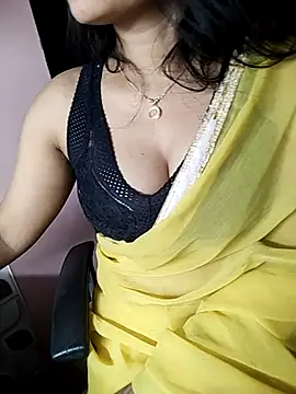 Snapshot of karishma chatting on February 2025 01:45:02 AM karishma online show from February 2025 01:45:02 AM